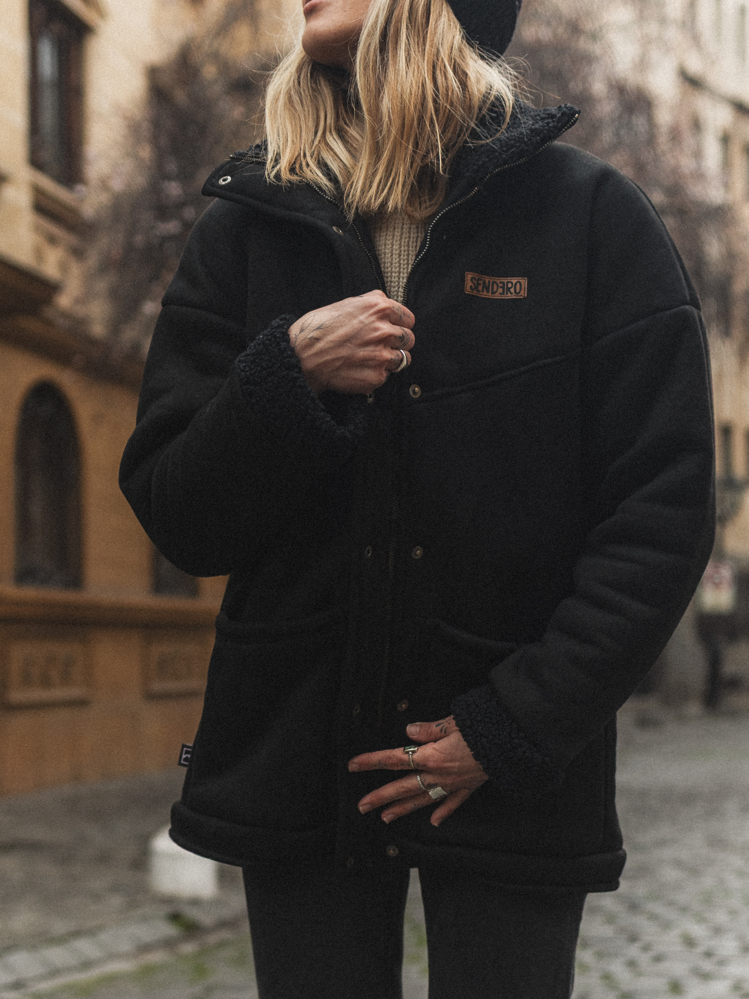 EMBER JACKET BLACK - PREVENTA EXCLUSIVA (entregas desde el 19 de junio)