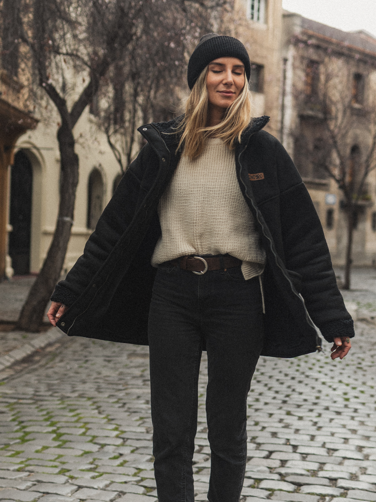 EMBER JACKET BLACK - PREVENTA EXCLUSIVA (entregas desde el 19 de junio)