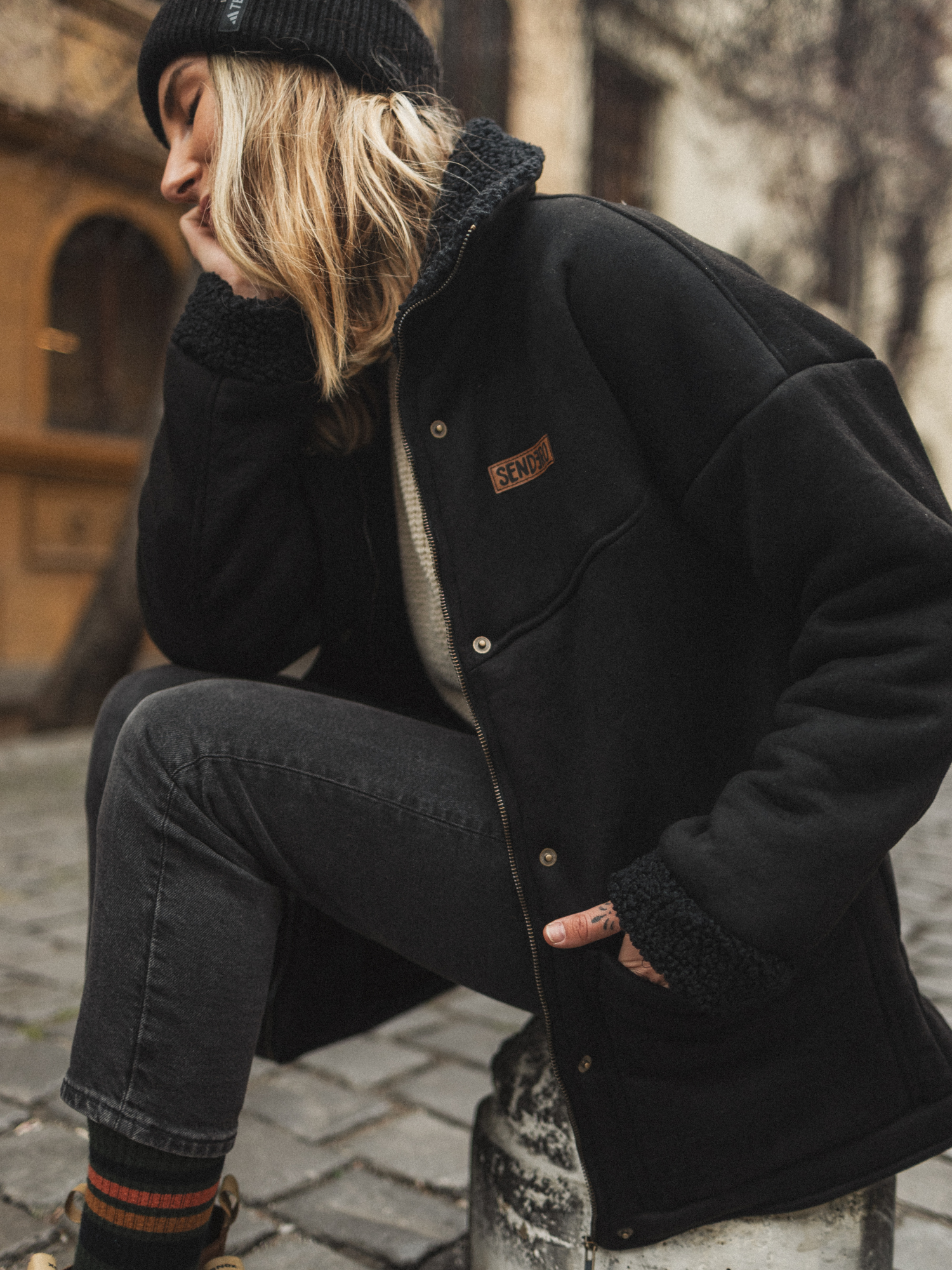 EMBER JACKET BLACK - PREVENTA EXCLUSIVA (entregas desde el 19 de junio)